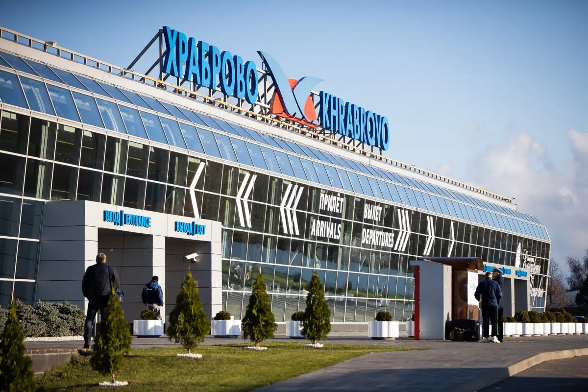 Ежедневные рейсы SU1032/1033 на Airbus A321 запланированы с 1 июня по 30 сентября; в высокий сезон — второй ежедневный рейс. Билеты по плоскому тарифу смогут заранее покупать жители Калининградской области и очные студенты местных вузов.