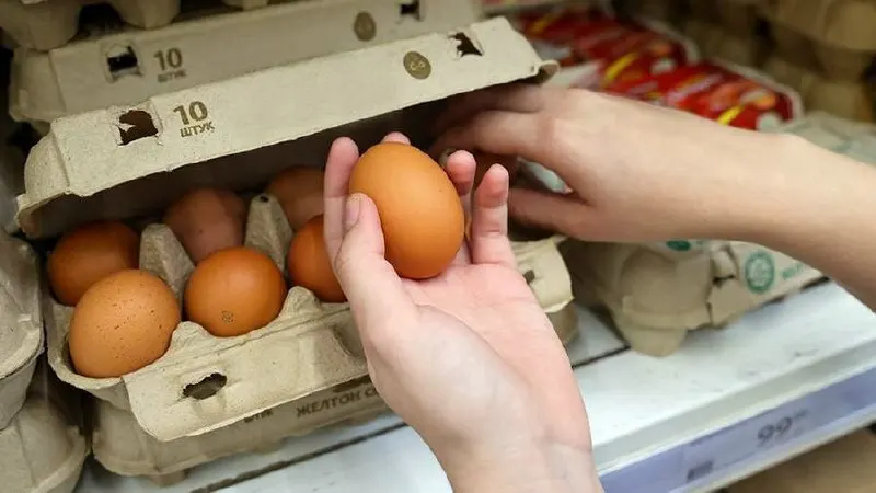 УФАС провело проверку птицефабрик региона: в апреле удалось прекратить рост цен на яйца, и их стоимость начала снижаться.