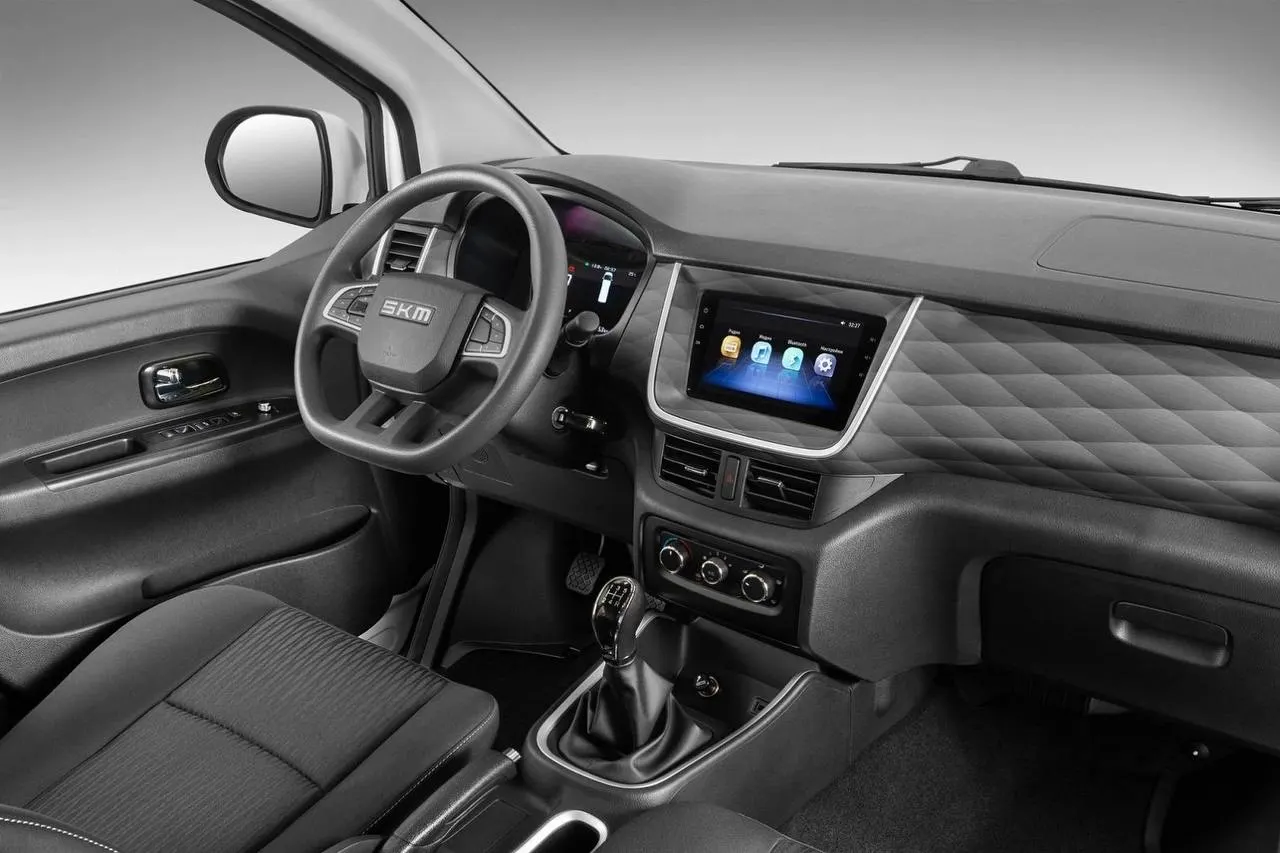 «ВИС‑Авто» начала продажи микроавтобуса и фургона SKM M7 с прайсом от 2,95 млн руб. Модель — импортная разработка, в Китае существенно дешевле; высокая цена объясняется целым рядом экономических факторов.