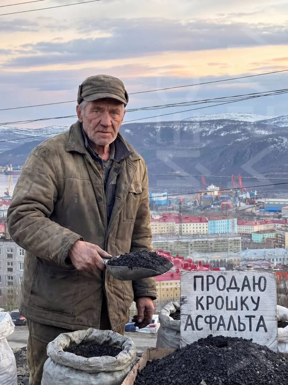 Городские коммунальщики предлагают переработанные остатки асфальта по 770 рублей за тонну — материал рекомендуют для парковок, тропинок и дорог с небольшой нагрузкой.