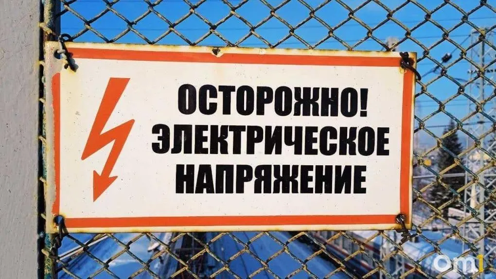 На среднюю зарплату в регионе можно приобрести примерно 9 994 кВт·ч электроэнергии; область занимает 59-е место в России и 7-е в Сибири. В марте 100 кВт·ч стоили 636 рублей, а с декабря 2025 года цена за кВт·ч выросла в 1,4 раза — ниже среднего по стране.