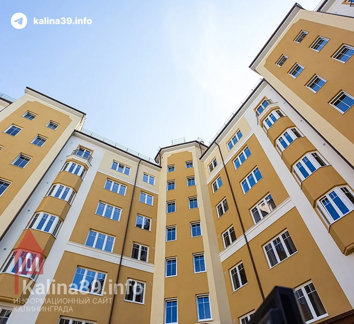 В мае арендные ставки в Калининграде выросли: двухкомнатные квартиры — на 5,3% до 38,9 тыс. ₽, трёхкомнатные — до 49,1 тыс. ₽, однокомнатные — до 29,5 тыс. ₽. Рост связывают с притоком жителей и дефицитом предложения.