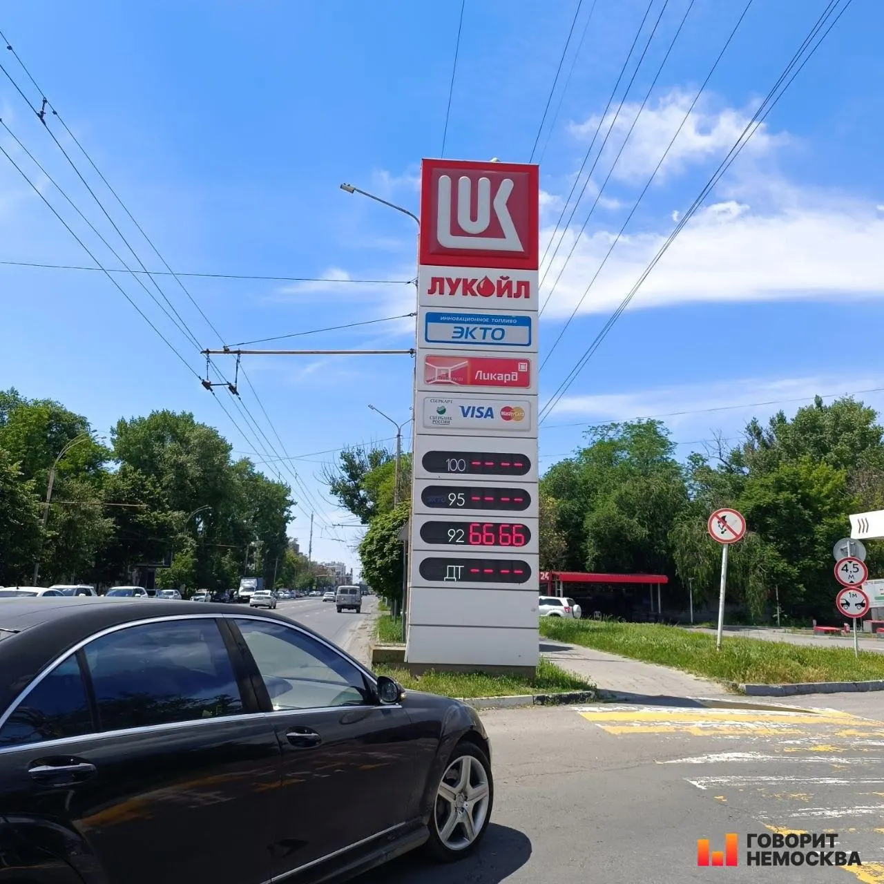 Жители региона жалуются на перебои с поставками 95‑го бензина и рост цен. Власти заявляют, что ограничения на продажу топлива могут вводить сами организации, крупные сети работают в штатном режиме.