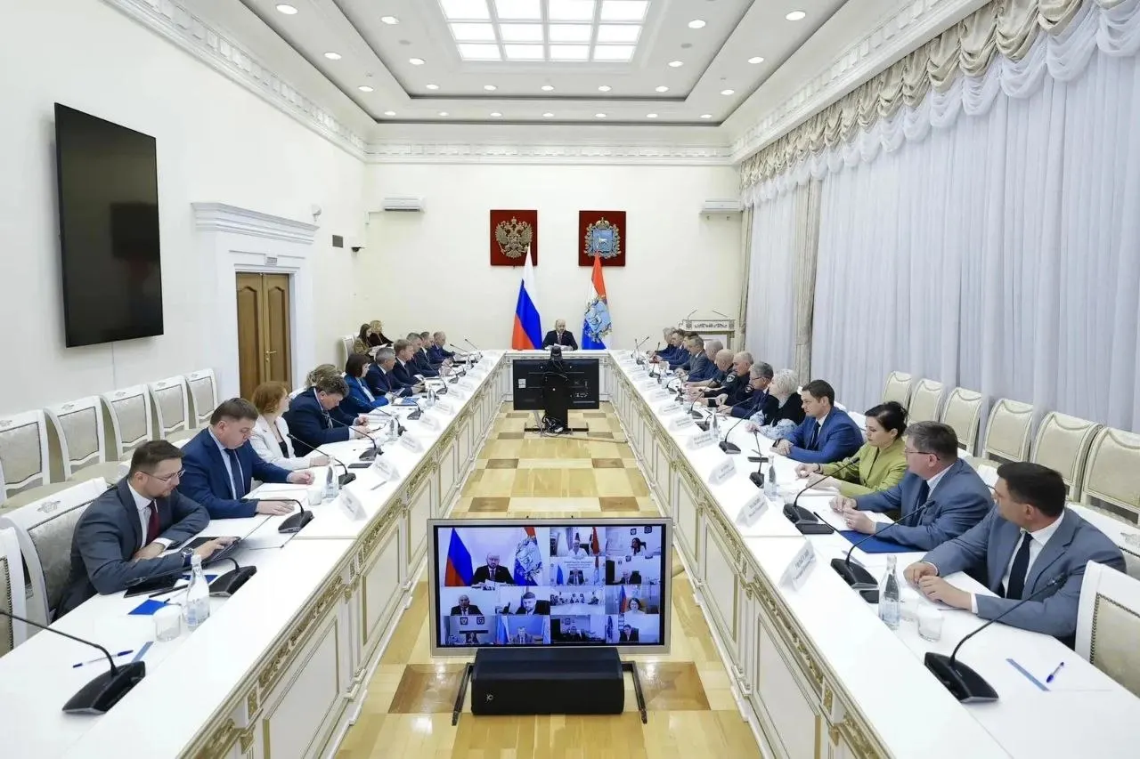 Власти региона совместно с ФАС ежедневно отслеживают запасы и цены на топливо. Ограничения вводятся, чтобы пресечь перепродажу бензина перекупщиками и не допустить спекуляций.