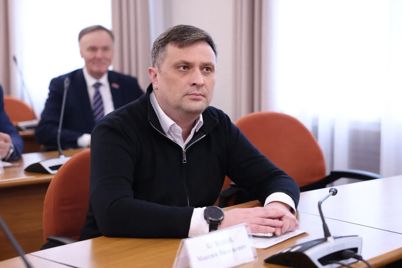 Жители Калининградской области отмечают парадокс: местная рыба и другие продукты стоят дороже, чем в столицах. Депутат Максим Буланов требует разобраться в причинах и принять меры для снижения цен.