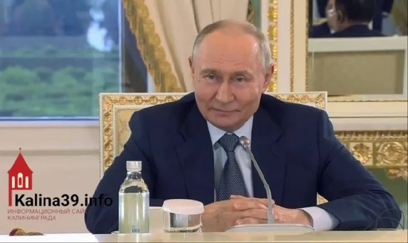 На ПМЭФ президент сообщил, что реальные доходы и зарплаты выросли более чем на 28% и 25% соответственно, при этом граждане отмечают значительный рост цен на продукты, топливо и коммунальные услуги.