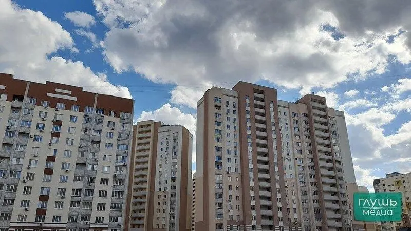 Министерство строительства и ЖКХ региона сообщает, что средняя нормативная стоимость квадратного метра в области выросла на 6%. В Саратове цена увеличилась с 90,3 тыс. до почти 96 тыс. руб.; норматив используют при расчёте соцпомощи.