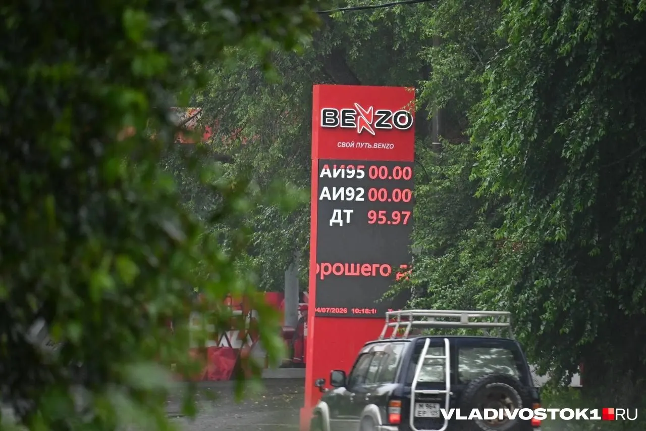 АИ‑95 подорожал до 99,5 рубля на АЗС «Октант». На АЗС Benzo бензин отсутствует — в продаже только дизель по 95,97 руб/л.