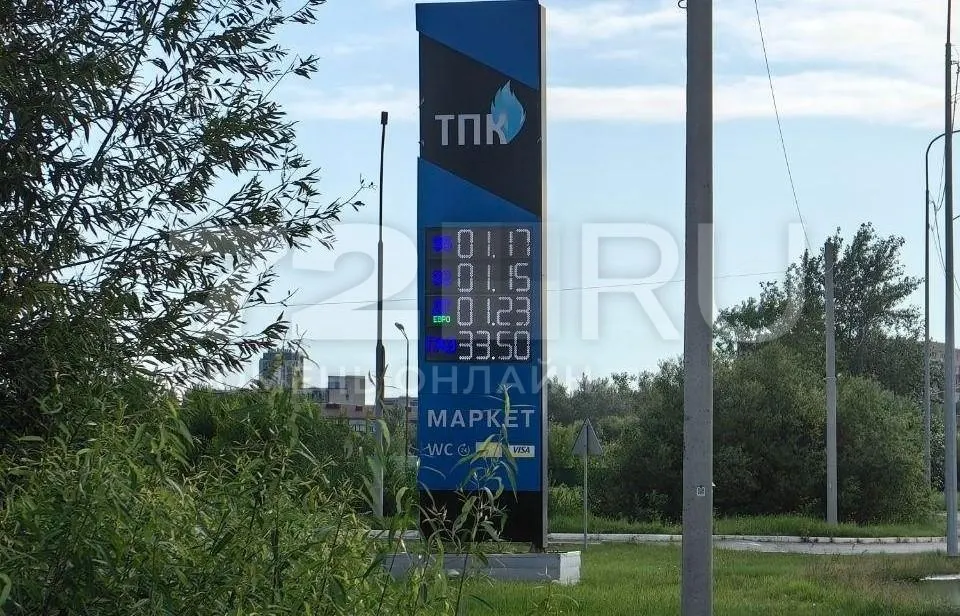 На АЗС сети ТПК‑газ в Тюмени литр бензина стоит более 100 рублей: АИ‑92 — до 117 ₽, АИ‑95 — до 121 ₽, дизель — 123 ₽.