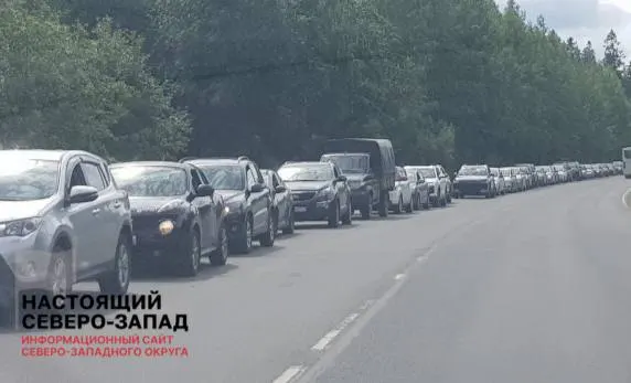 Автомобилисты просят власти обеспечить поставки топлива, отменить лимиты и проверить рост цен в республике.