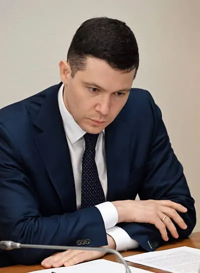 Глава Минпромторга сообщил, что временные лимиты на заправках меняют модель доставки, но не влияют на доступность продуктов; ведомство следит за ценами и готово вмешаться при необходимости.