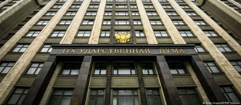 Нижняя палата приняла пакет поправок, которые корректируют механизм топливного демпфера, расширяют список продаж, учитываемых при нормативе биржевых объёмов, и вводят компенсации для импортного дизеля.