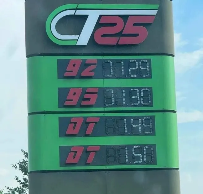 В курортном посёлке Андреевка в Хасанском районе отмечен резкий рост цен на автомобильное топливо: АИ‑92 — 129 ₽/л, АИ‑95 — 130 ₽/л, дизель — 150 ₽/л. Причина — наплыв отдыхающих и локальные проблемы с поставками.