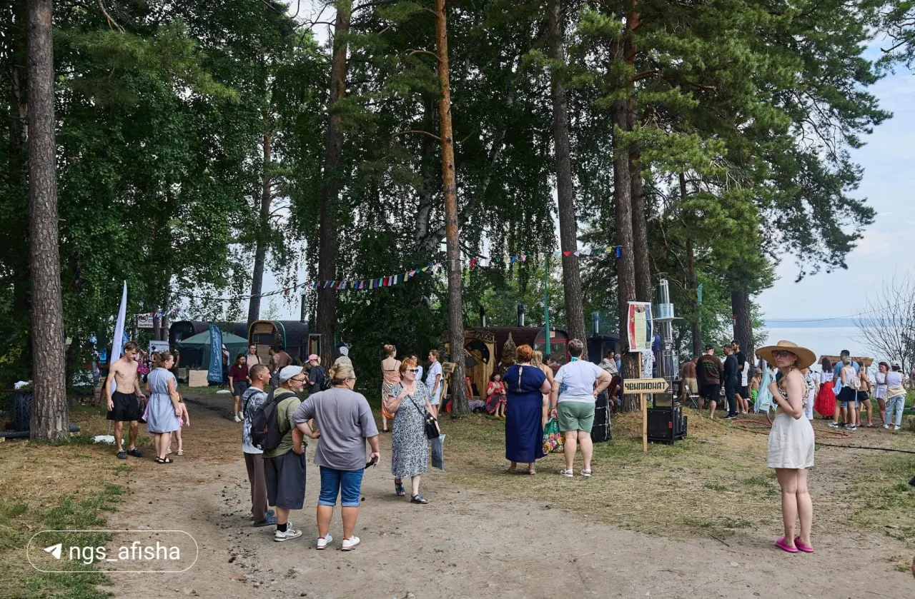В парке «У моря Обского» прошёл фестиваль «Добрый пар» с бесплатным входом и множеством бесплатных коллективных парений. Организаторы отмечают рост интереса к банной культуре на фоне тренда на здоровый образ жизни, однако цены на готовые бани остаются высокими.