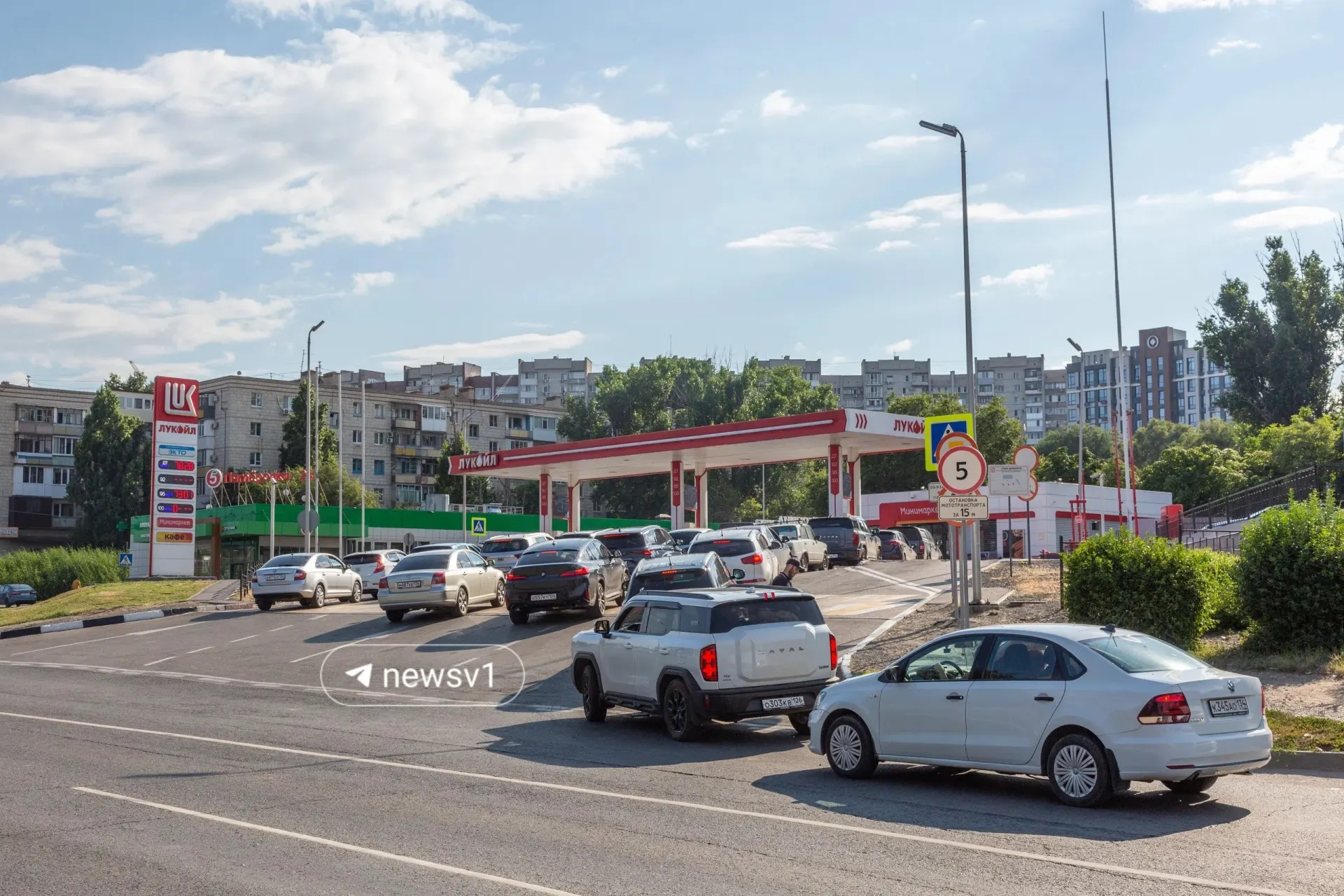 Появились сообщения о поставках 95‑го бензина в регион. Комитет промышленной политики и ТЭК администрации Волгоградской области сообщает, что спрос стабилизировался, и ажиотаж спал.