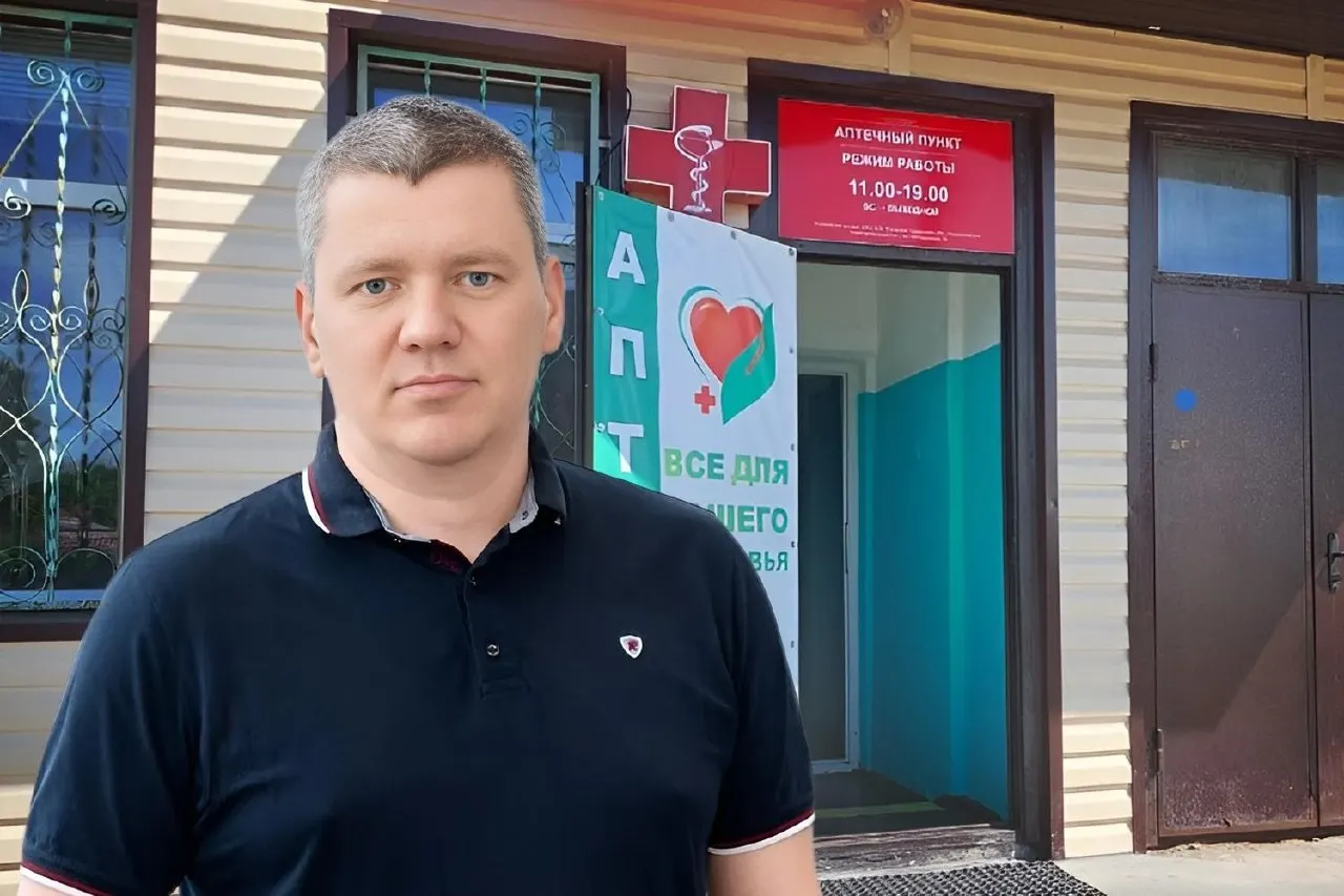 Владелец небольшой аптеки предупреждает, что новые требования властей ставят сельские аптеки под угрозу закрытия и могут привести к удорожанию лекарств примерно на 20%.