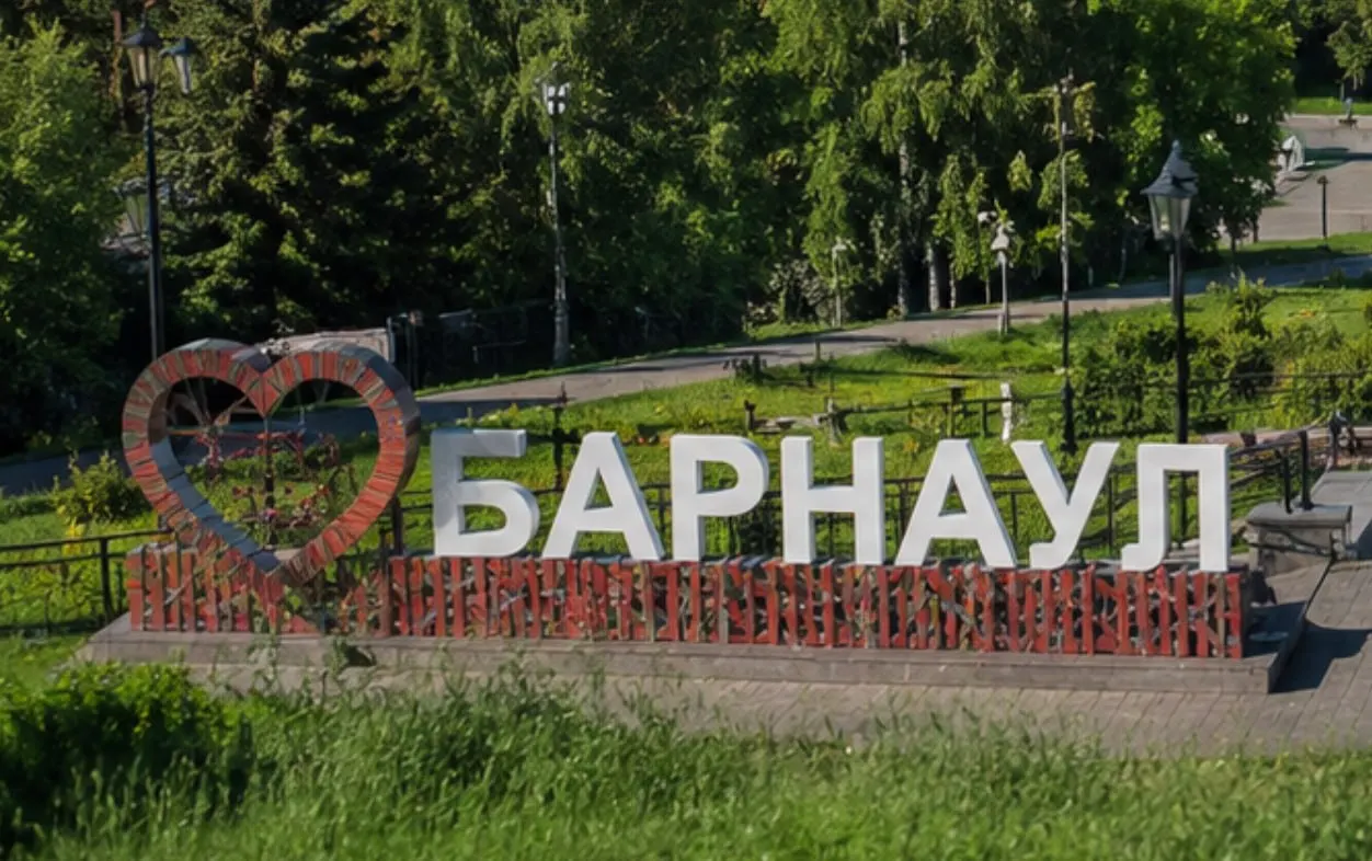 По результатам исследования средняя стоимость ночи в Барнауле в июле составила около 2 300 рублей — это самая низкая цена среди российских городов в этот период.
