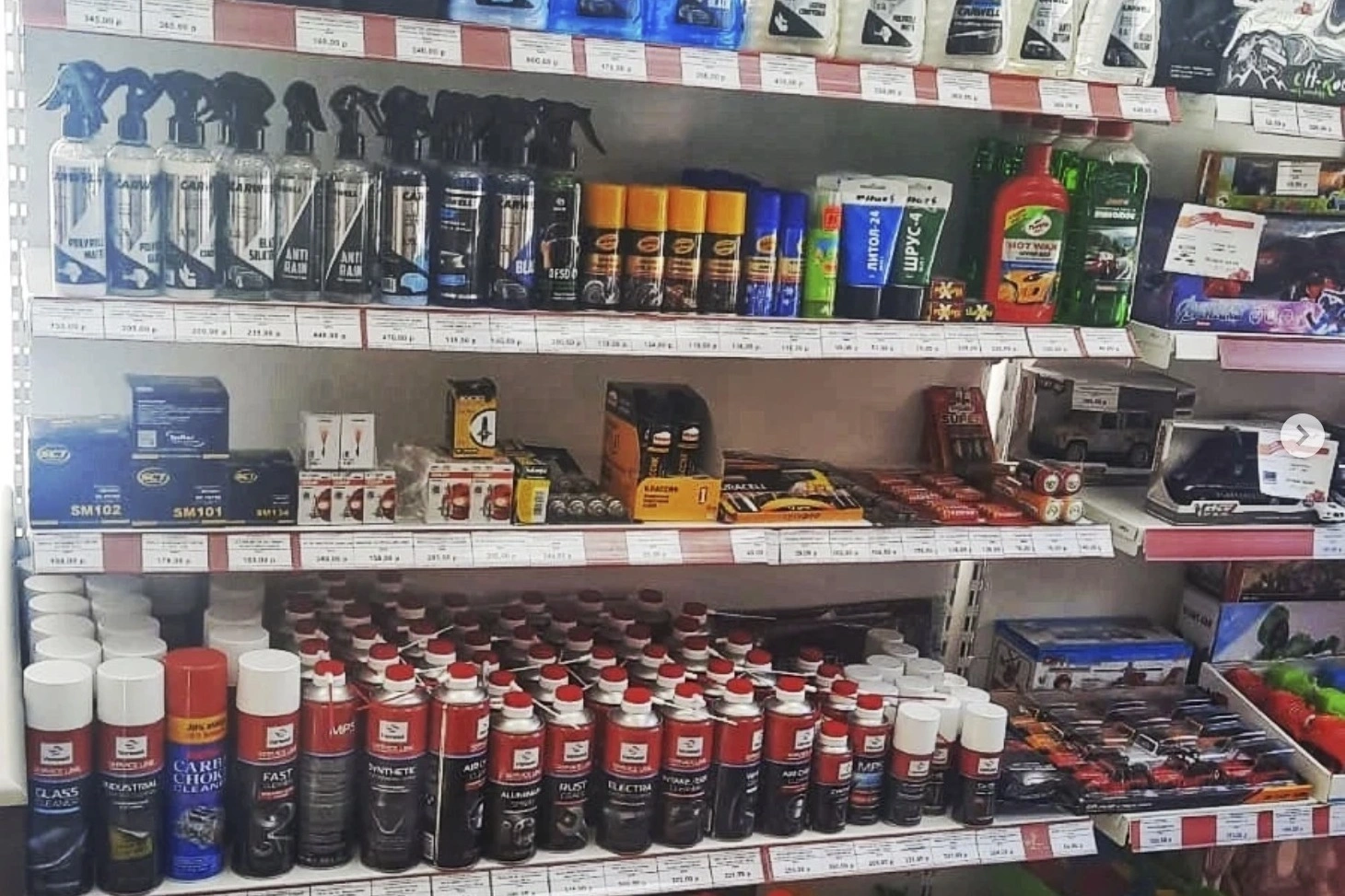 Поисковые запросы и продажи присадок для бензина достигли рекордных значений: люди пытаются повысить октановое число и защитить двигатель из‑за дефицита и снижения качества топлива.
