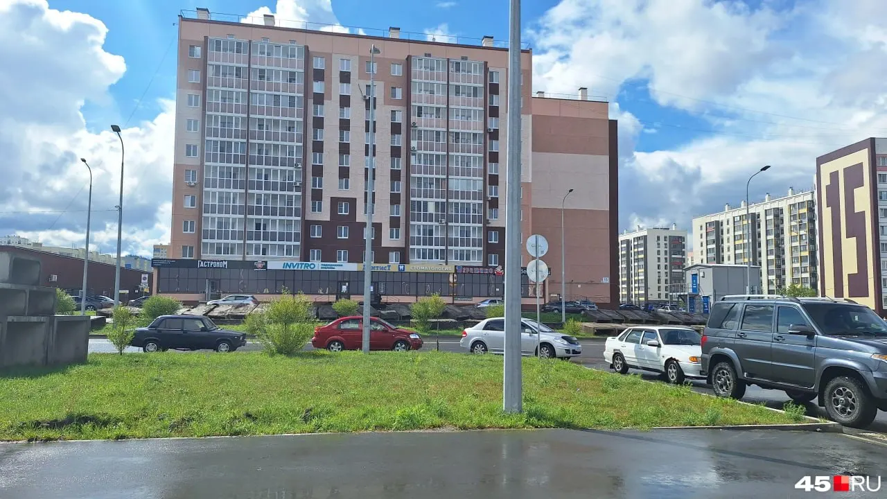 Мы посетили несколько АЗС, чтобы зафиксировать ситуацию с бензином, очередями и изменением цен.