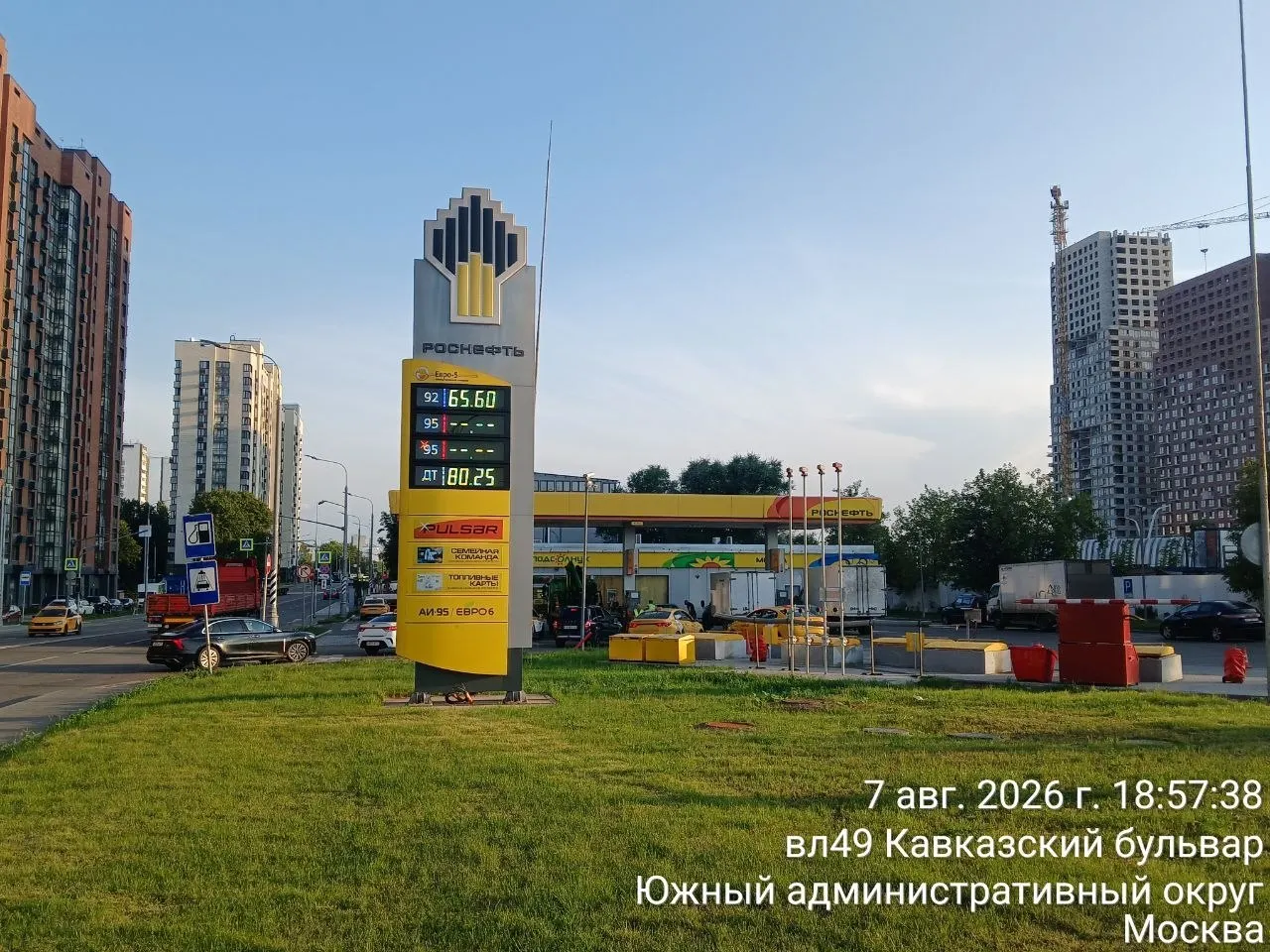 Очереди за АИ-95 продолжаются: свидетели фиксируют нехватку топлива в столичном регионе и соседних областях, рост цен и ограничения на отдельных АЗС.