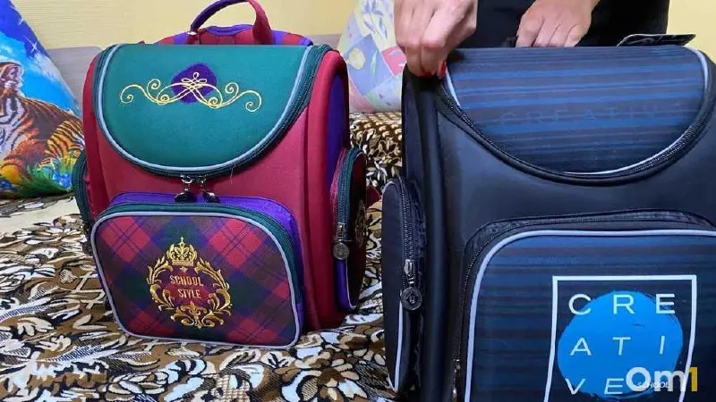 По итогам июля средняя цена школьного портфеля в Омской области составила около 2000 рублей, что ниже среднего по России (примерно 2700 рублей).