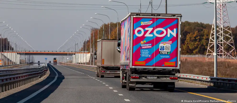 После атак беспилотников логистические центры Ozon в Оренбурге восстановили работу; в Уфе повреждения минимальны, пострадавших нет. Акции и поставки компаний подверглись колебаниям.