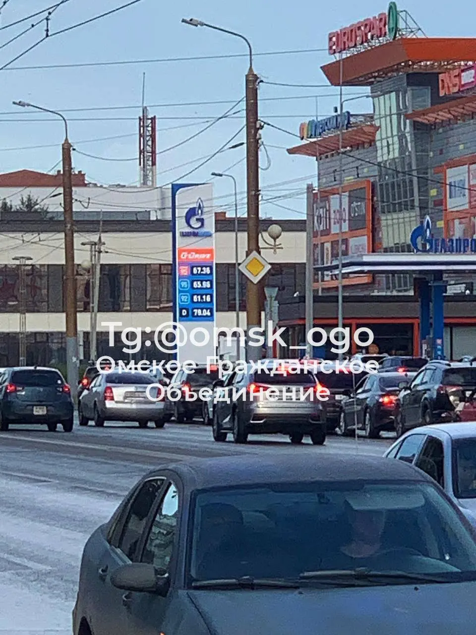 В июле средняя цена литра бензина составила 64,67 рубля, что подтверждает доступность топлива региона и его место в рейтинге.