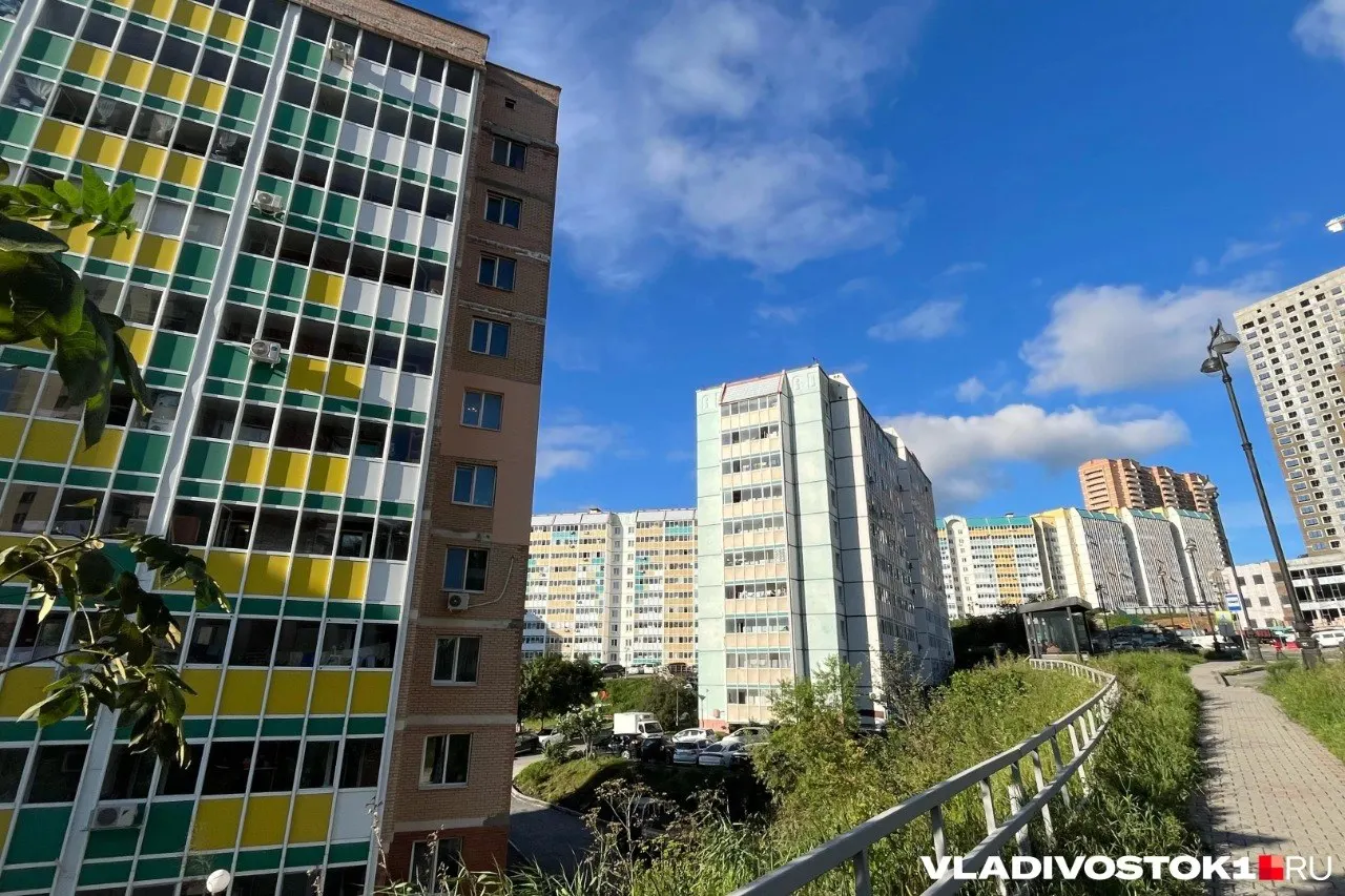 Стоимость квартир во Владивостоке выросла на 4,4%, опережая Москву. В обзоре представлены данные по 70 городам, лидеры и темпы роста.