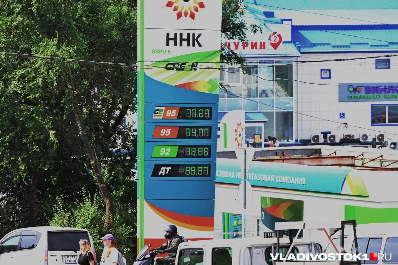 Дизель дешевеет на отдельных заправках, а АИ-95 и АИ-92 почти сравнялись по цене на АЗС Уссури.