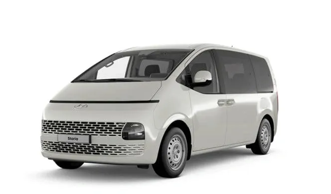 В Уфе доступны варианты Hyundai Staria: новые — 7–10 млн руб, подержанные — около 5 млн (иногда 3,9–4,4 млн). У минивэна три ряда сидений и 177 л.с.