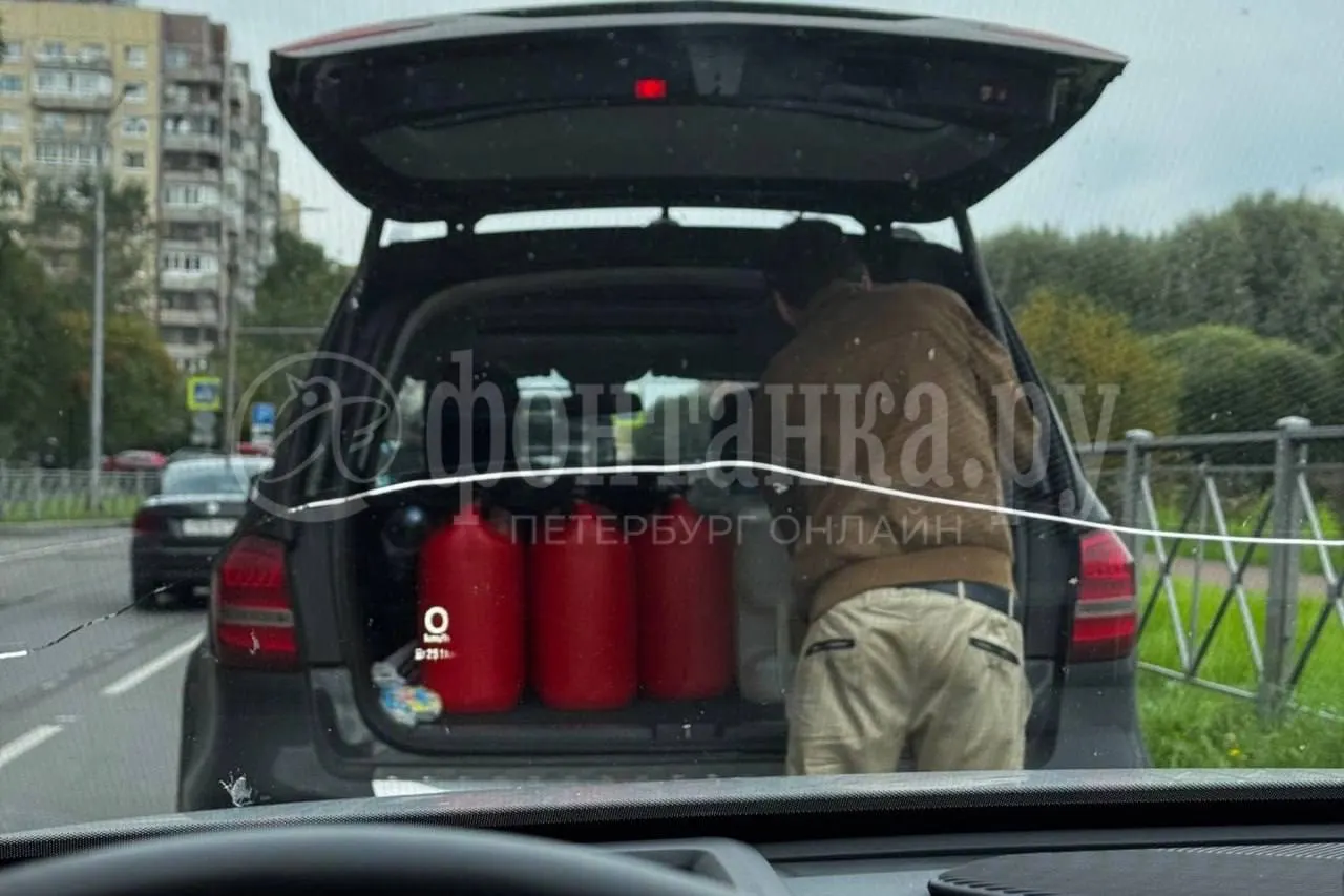 Бензин продают прямо в&nbsp;очереди на&nbsp;АЗС: 95‑й&nbsp;по&nbsp;120&nbsp;₽ за&nbsp;литр, доставка&nbsp;— 150&nbsp;₽