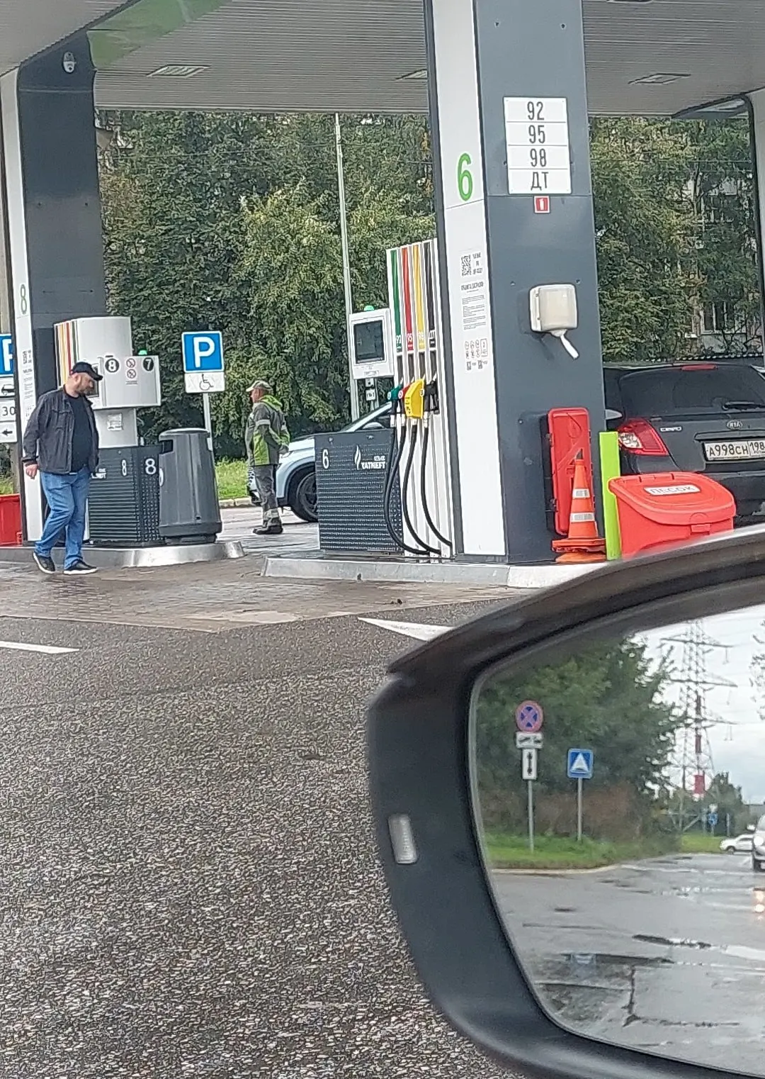Очереди на заправках сокращаются, на некоторых станциях снова появились АИ-92 и АИ-95; наблюдается рост цен на газовое топливо (пропан).