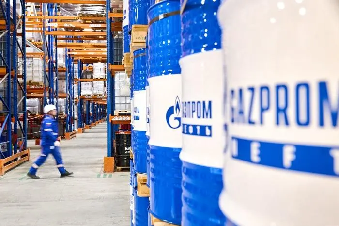 Средний рост цен по контрактам составил около 13%, по отдельным позициям — до 42%. Дистрибьютор сообщил о возможном сохранении anciennes условий до конца 2026 года; рынок смазочных материалов остаётся ограниченным.