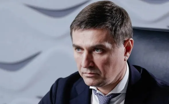 Мировые рынки и дорогая логистика давят на угольную отрасль: закрываются мелкие и менее качественные шахты, производители ищут новые маршруты к портам и мощности по обогащению. Обсуждаются планы стабилизации цен и развития инфраструктуры.