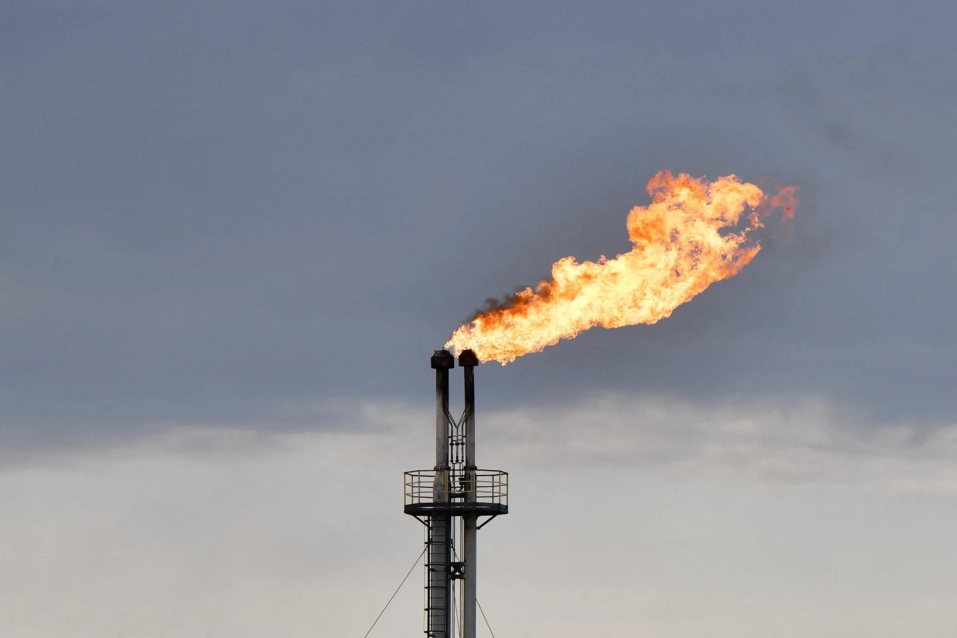 Поступления от нефти в бюджете снижаются: за полугодие они достигли минимального уровня на фоне падения цены Urals и перебоев на НПЗ.