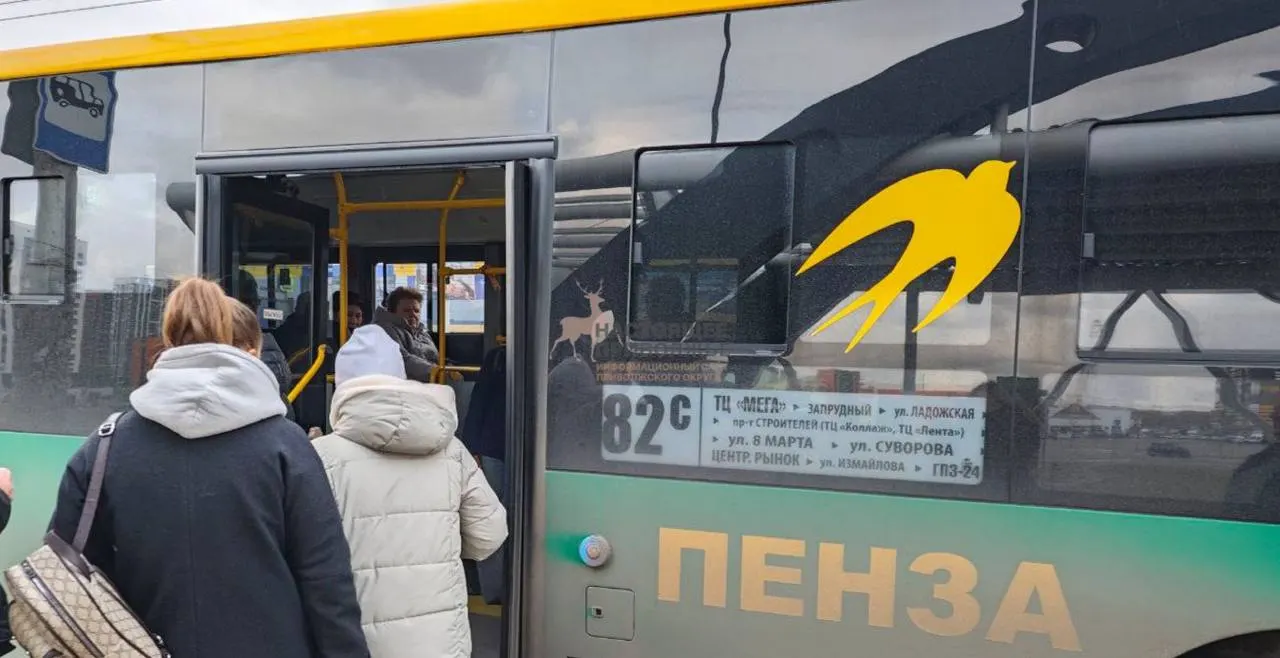 С 5 ноября вырастут тарифы на проезд: автобусы и троллейбусы — до 40 рублей, маршрутки — до 45 рублей, на подвоз — 15 рублей; власти называют инфляцию причиной повышения.
