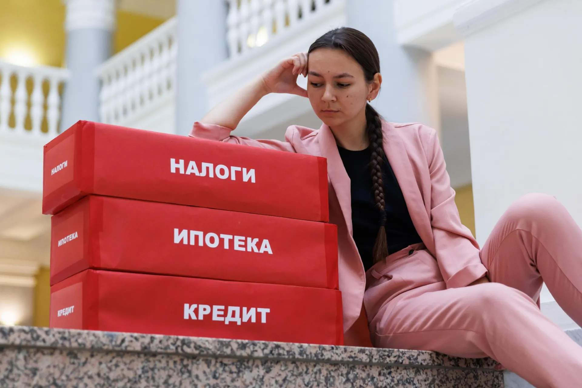ЦБ ухудшил прогноз — ставки по кредитам сохранятся высокими дольше, чем ожидалось.